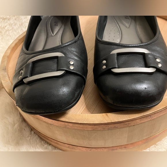 Trotters Black Leather Comfort Buckle Square Toe Flats Shoes, 11 Wide - Picture 8 of 11